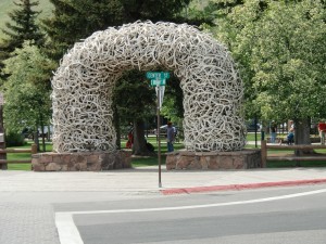 An arch of elk antlers marks the entrance to the park in the center of Jackson, Wyoming.