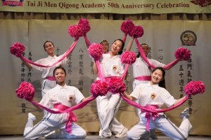 With beautiful smiles on their faces, Tai Ji Men young dancers gracefully displayed the red ribbon balls, symbolizing happiness, good fortune, and blessings.  At the start of the Year of the Monkey, they wish all people health, safety, and peace through their elegant dance.