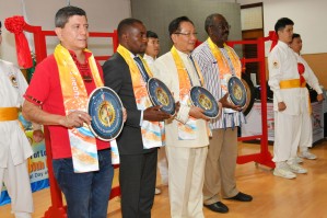 Dr. Hong, 3rd from left, presents the “compass clock of conscience” to, from left, Juan Ramon Lau Quan, Member of Parliament of Guatemala; President of Burundian Constitutional Court Charles Ndagijimana; and President of Burkina Faso’s Constitutional Council Kassoum Kambou.