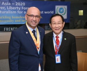 Dr. Hong, Tao-Tze, president of FOWPAL, right, and Ali Gedikoglu, president of COJEP International, exchange ideas of peace and conscience at a conference co-hosted by COJEP International and FOWPAL at the UN in New York.  (AP Images)